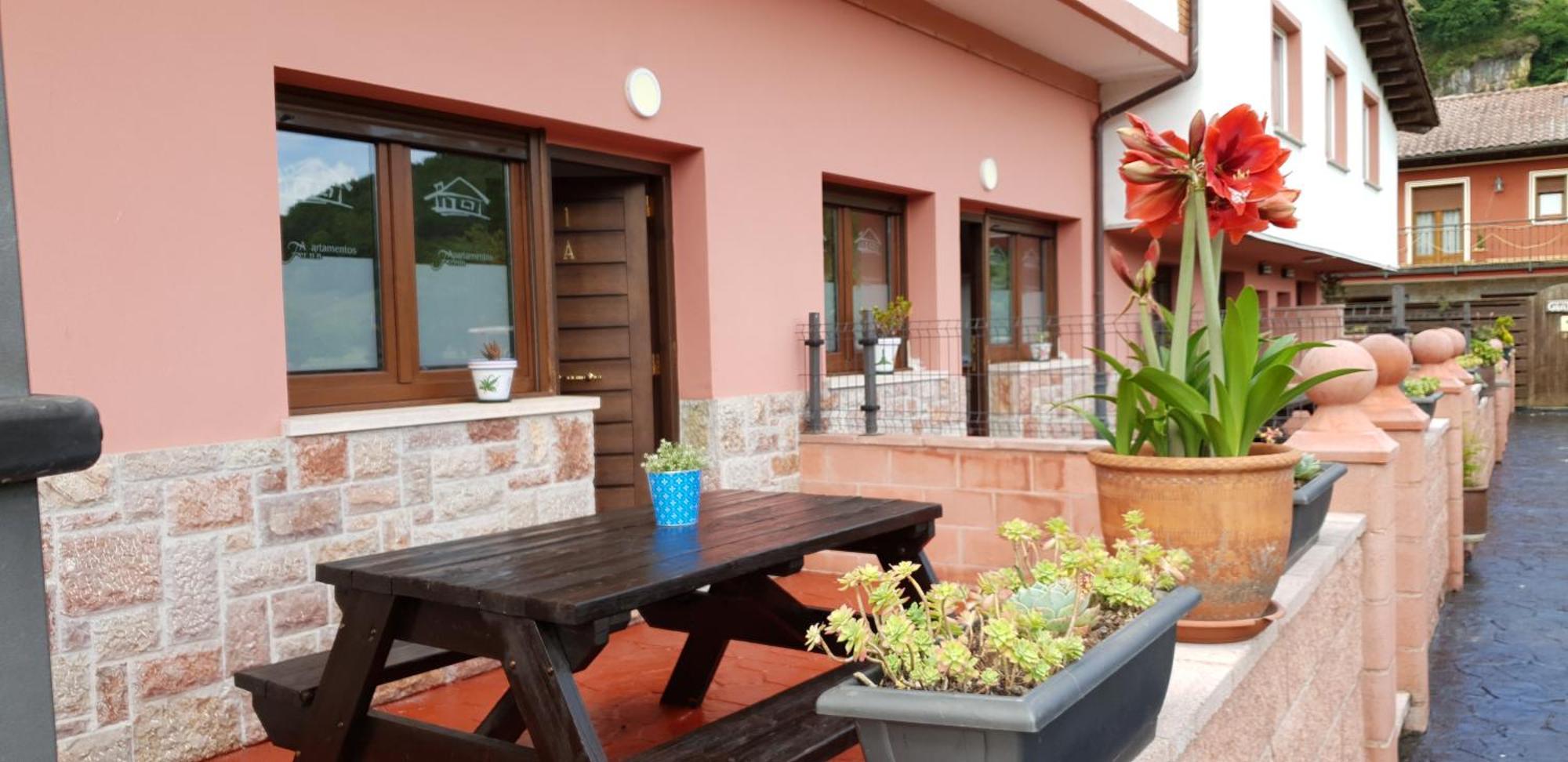 Apartamentos Fermín Cangas de Onís Exterior foto