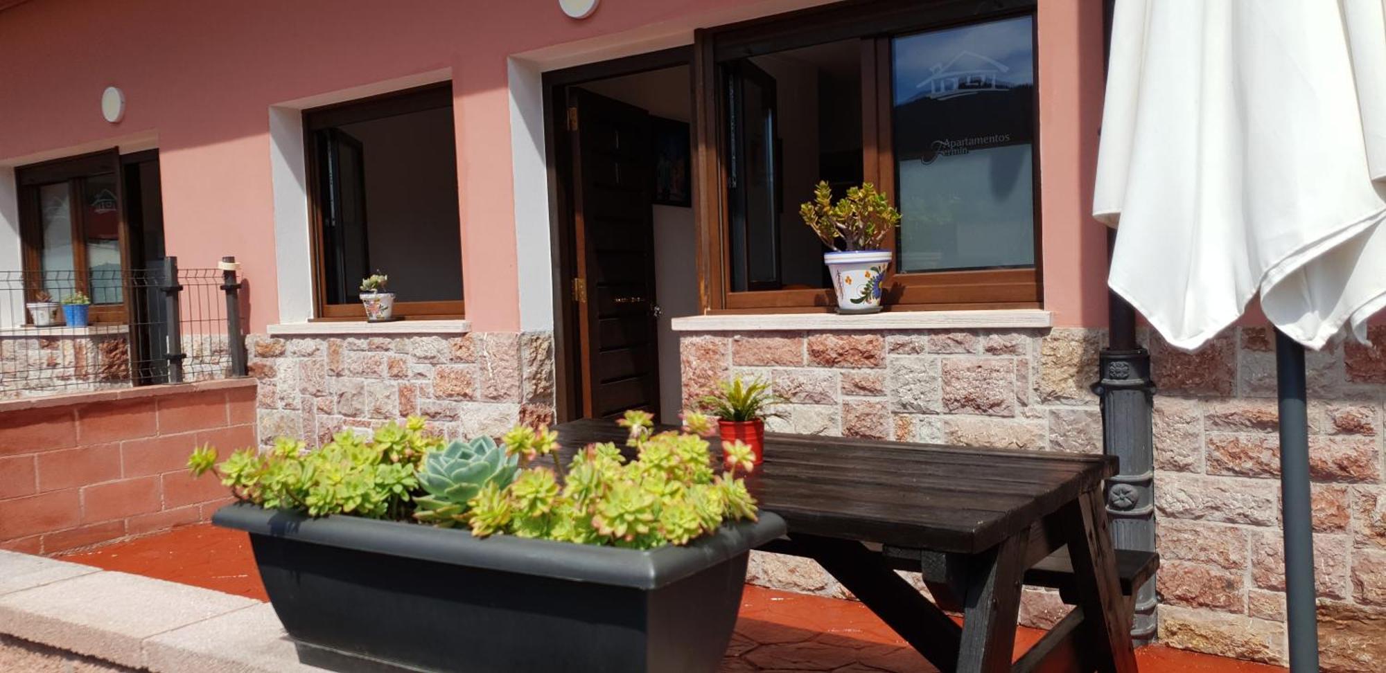 Apartamentos Fermín Cangas de Onís Exterior foto