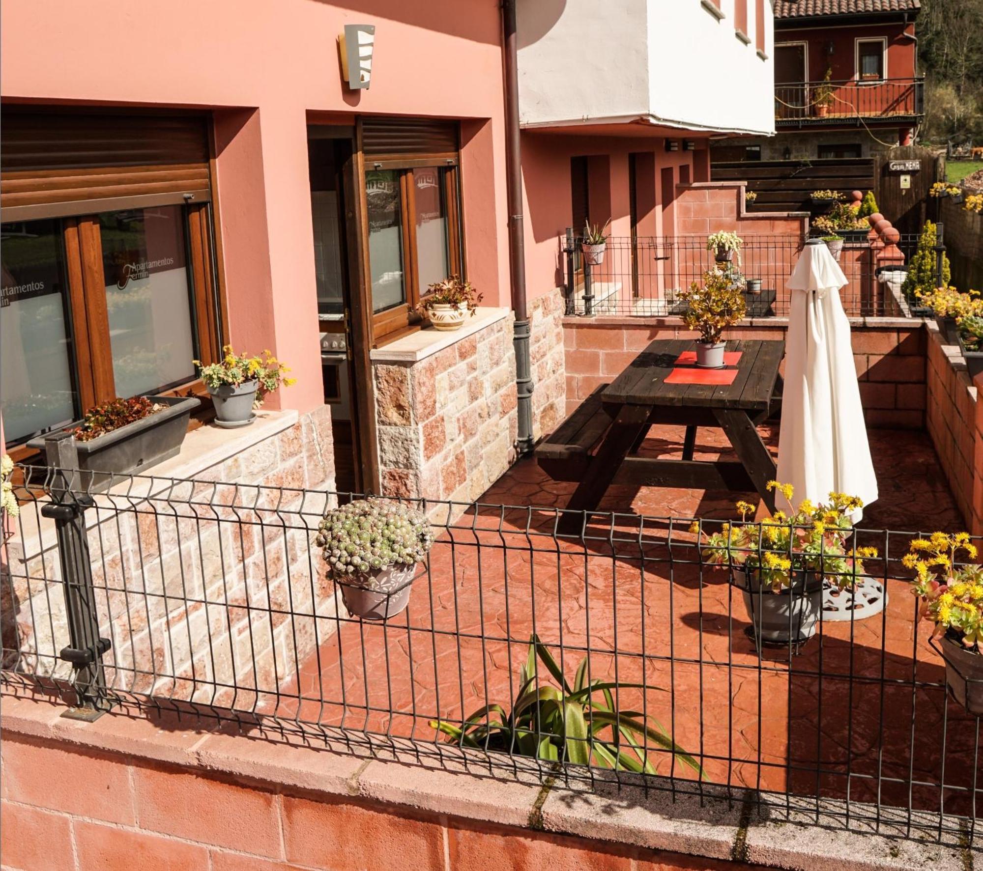 Apartamentos Fermín Cangas de Onís Exterior foto